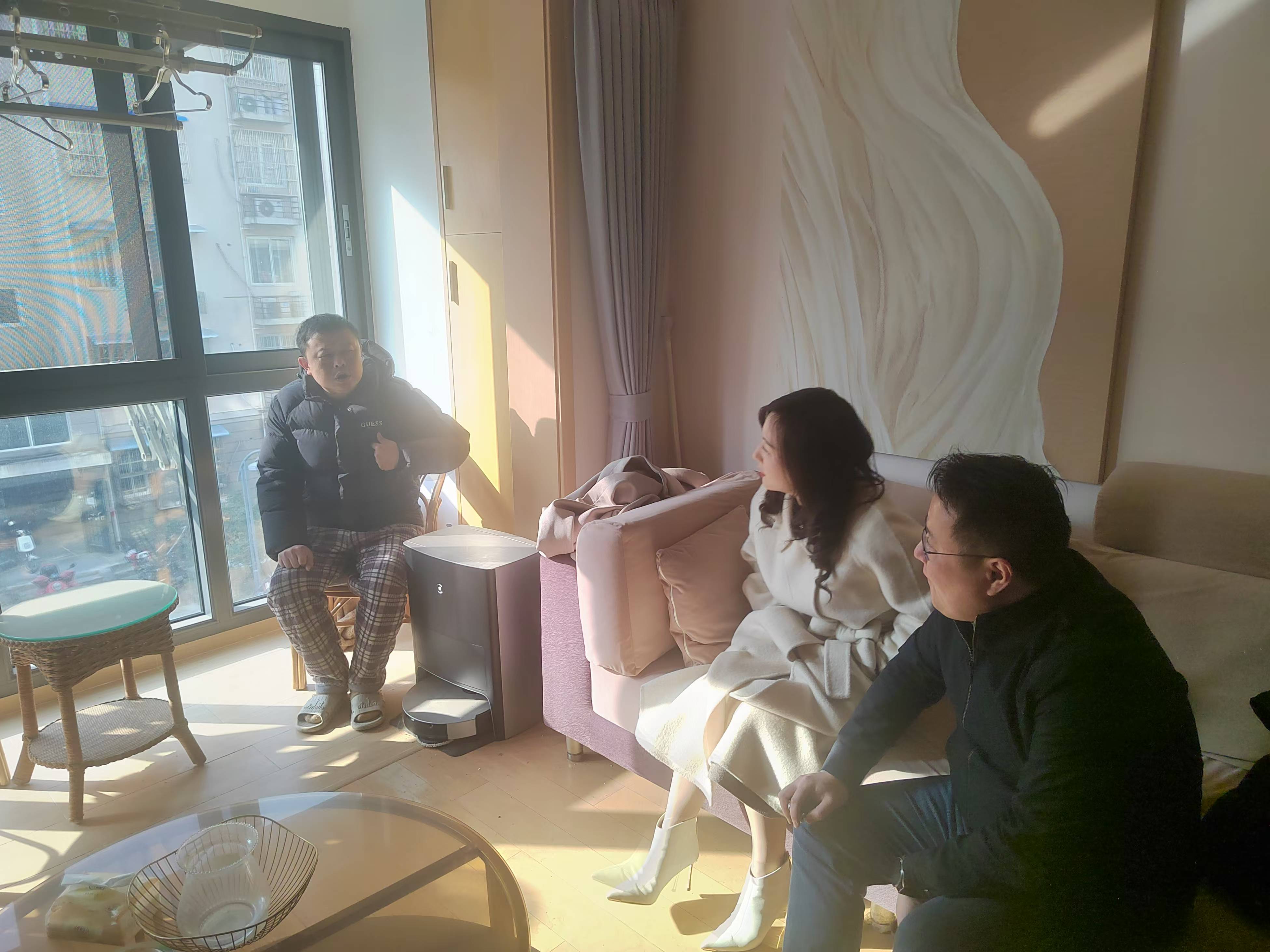 慰問(wèn)傳黨情 關(guān)懷暖人心